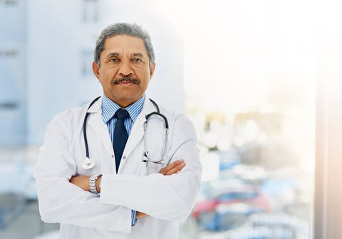 Retrato del Dr. Roberto Sánchez Vega, Electrofisiólogo Cardíaco