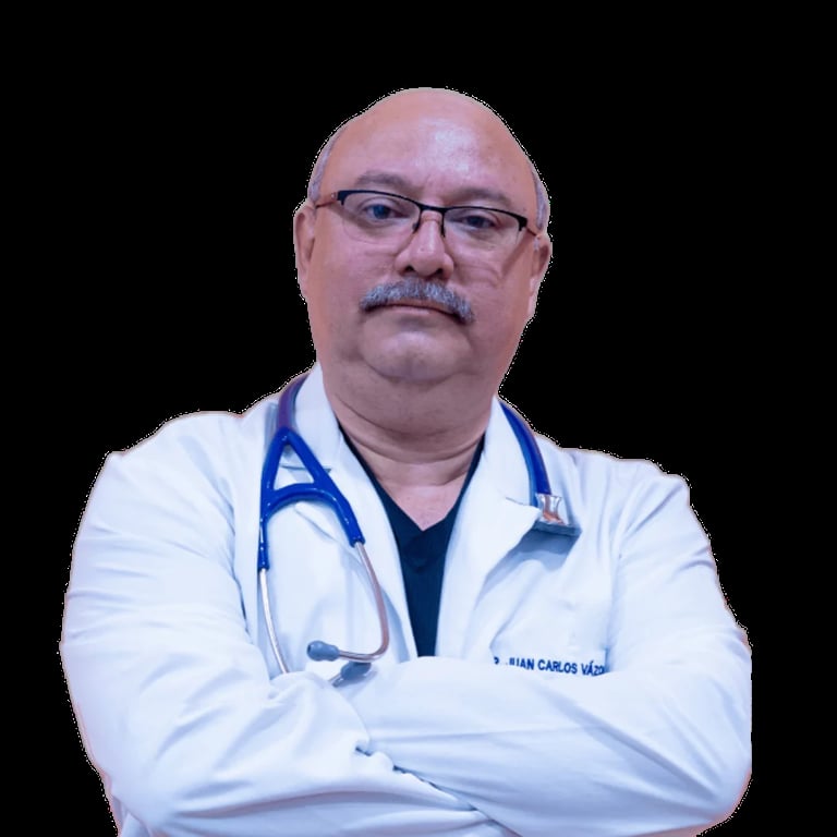Dr. Juan Carlos Vazquez Avila, Médico Internista con bata blanca y estetoscopio